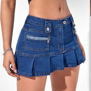 Zipper Detail Pleated Hem Mini Denim Skirt